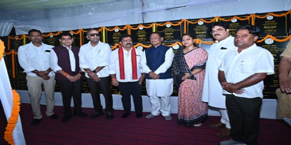धमतरी के कुरूद विधानसभा क्षेत्र को मुख्यमंत्री साय ने 245 करोड़ 80 लाख के विकास कार्यों की दी सौगात