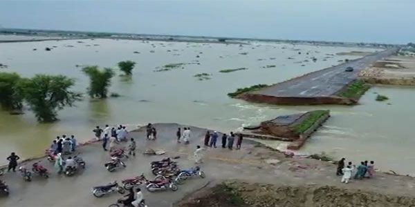 पाकिस्तान में सिंध और पंजाब के बीच बाढ़ काे लेकर विवाद