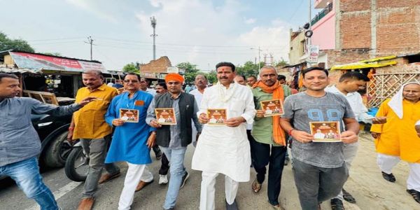 घटी जीएसटी-मिला उपहार, धन्यवाद मोदी सरकार