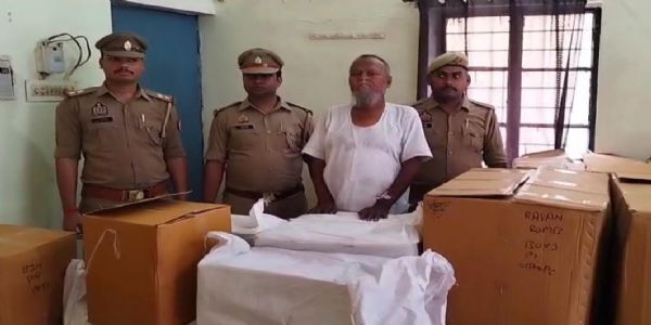 जालौन पुलिस ने पकड़ा 1.5 लाख रुपये के अवैध पटाखे