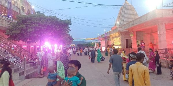 सीहोरः सलकनपुर मंदिर परिसर में सुचारू रूप से संचालित हो रही हैं सभी व्यवस्थाएं