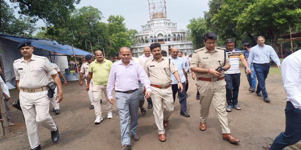 प्रशासन ने पंडालों का निरीक्षण कर लिया सुरक्षा और स्वच्छता का जायजा