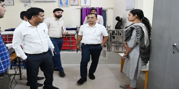 जांजगीर : कलेक्टर महोबे ने एसडीएम व पटवारी कार्यालय का किया औचक निरीक्षण