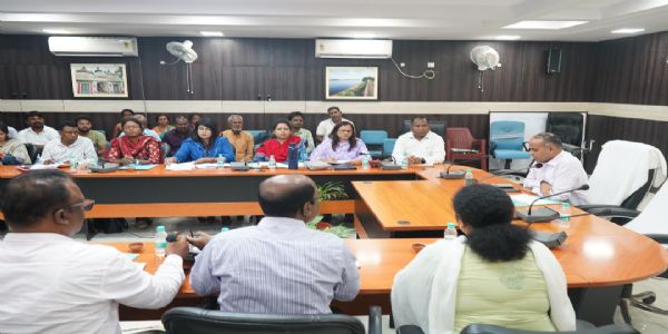 आजीविका संवर्धन की समीक्षा बैठक में महिलाओं की आय बढ़ाने पर जोर
