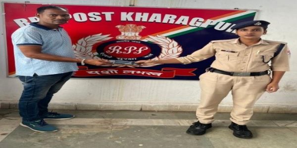 ऑपरेशन ‘अमानत’ के तहत यात्रियों की छूटी वस्तुएं आरपीएफ ने लौटाई