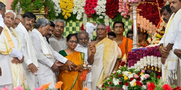 बानू मुश्ताक : मैसूर दशहरा में हिंदू आस्था पर राजनीतिक प्रहार