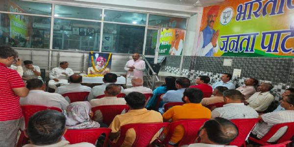 महाराजा हरि सिंह की जयंती पर विधायक कार्यालय में कार्यक्रम, श्रद्धांजलि अर्पित