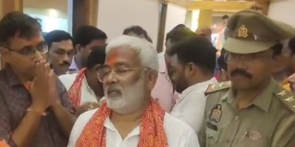 जलशक्ति मंत्री ने विंध्यधाम में नवाया शीश, विश्व कल्याण की कामना की