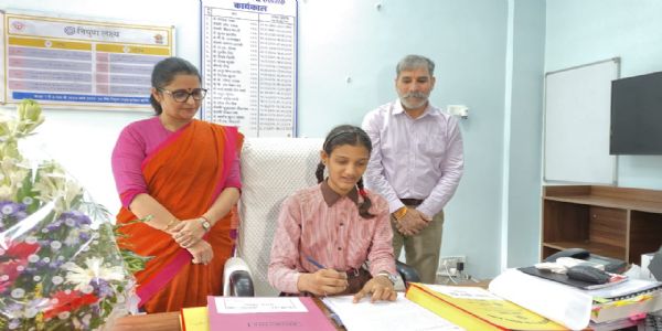 कक्षा आठ की छात्रा लकी बनी डीजी स्कूल शिक्षा, पूरे ऑफिस में रही बेटियों की गूंज