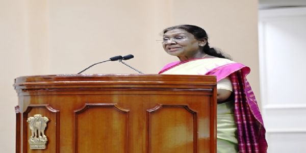फिल्मों की लोकप्रियता अच्छी, पर जनहित और युवाओं के लिए दिशा होना और भी बेहतर : राष्ट्रपति