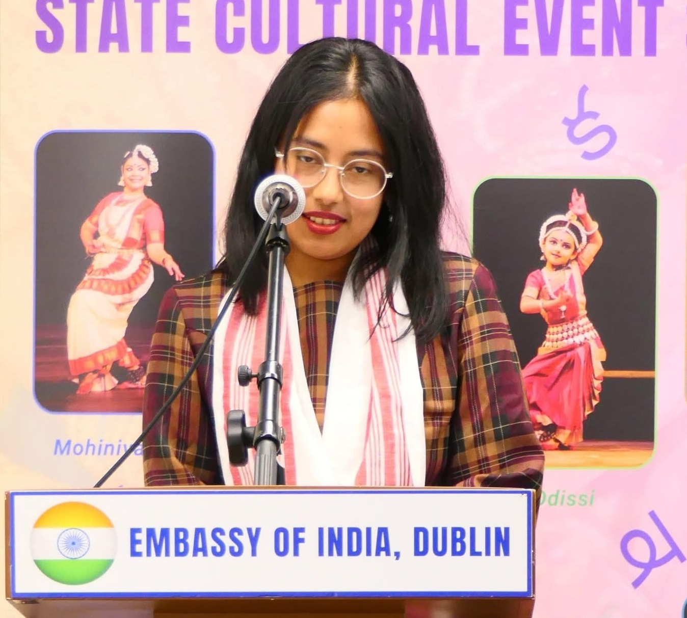 आयरलैंड की राजधानी डबलिन में भारतीय दूतावास के तत्वावधान में आयोजित सांस्कृतिक कार्यक्रम की स्मृति को सहेज हैं ये चित्र।
