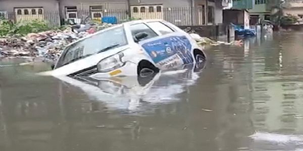 जलजमाव से बेहाल गाड़ियां, 24 घंटे में हजारों कॉल से परेशान टोइंग सेवाएं