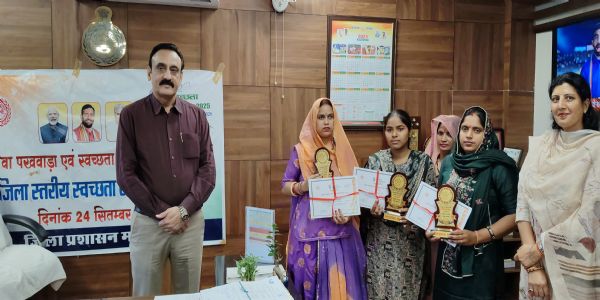 नारनौल: स्वच्छता अभियान में उत्कृष्ट प्रदर्शन करने वाली तीन ग्राम पंचायत सम्मानित