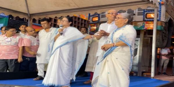 जलजमाव के बाद ममता का बड़ा ऐलान, मृतकों के परिवारों के लिए राहत का पैकेज