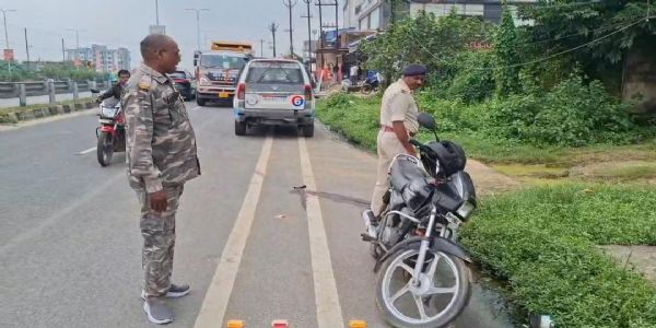 सड़क हादसे में बाइक सवार युवक की मौत