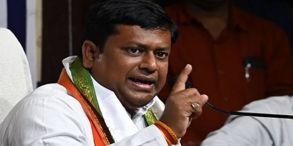 दुर्गापूजा के बीच कोलकाता त्रासदी पर सुकांत मजूमदार का हमला, ममता सरकार पर झूठ फैलाने का आरोप