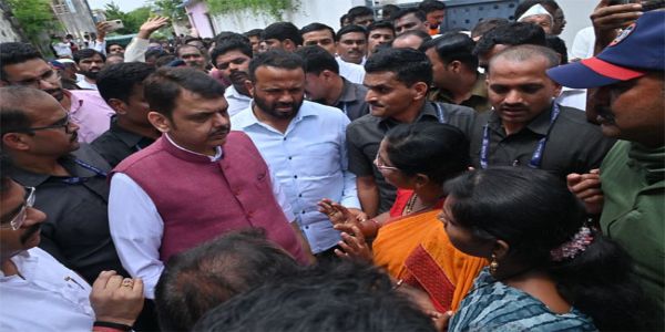 राज्य सरकार संकट की घड़ी में बाढ़ पीड़ितों के साथ,हर संभव सहायता प्रदान की जाएगी : देवेंद्र फडणवीस