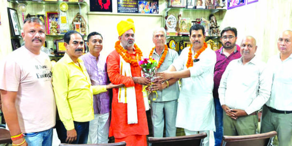 क्षत्रिय महासभा ने किया स्वमी यतीश्वरानंद का स्वागत