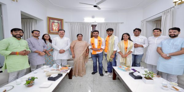मुख्यमंत्री रेखा गुप्ता डूसू के नवनिर्वाचित अध्यक्ष, महासचिव और संयुक्त सचिव से मिली
