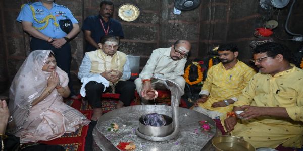कबीरधाम : राज्यपाल ने भोरमदेव मंदिर में की विशेष पूजा-अर्चना, लगाया रूद्राक्ष का पौधा