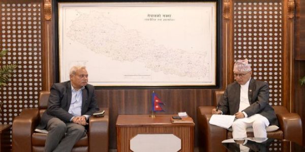 नेपाल के वित्त मंत्री से मुलाकात करते भारतीय राजदूत