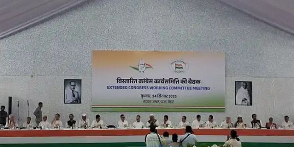 कांगेस की सीडबलयू की बैठक में शामिल नेता