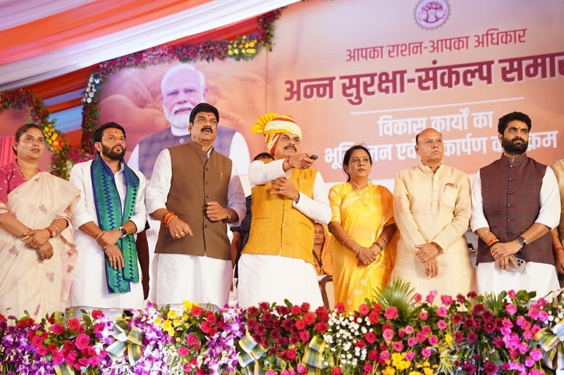 जैसीनगर में पं. दीनदयाल उपाध्याय की जयंती पर आयोजित मुख्यमंत्री अन्न सेवा जागरूकता कार्यक्रम समारोह