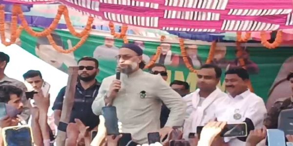 अररिया फोटो:ओवेशी सभा को संबोधित करते
