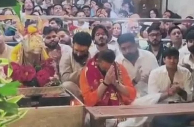 बाबा महाकाल की भस्म आरती में शामिल हुए संजय दत्त