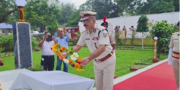 नक्सलवाद को खत्‍म करने के लिए अपनाएं ठोस रणनीति : डीजीपी