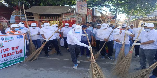डीएम ने नागरिक से की अपील, कहा- एक दिन, एक घंटा का श्रमदान कर अपने क्षेत्र को बनाएं स्वच्छ बनाएं