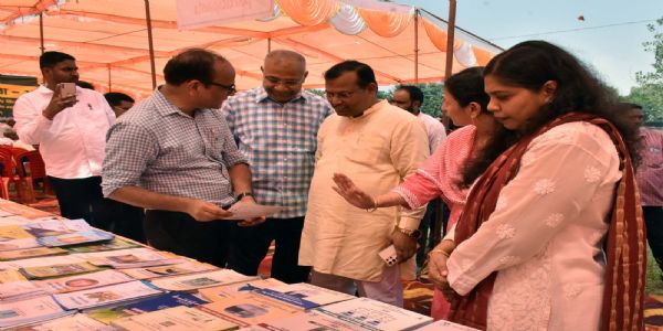 आईवीआरआई में किसान मेला, वैज्ञानिकों से पाई तकनीकी जानकारी
