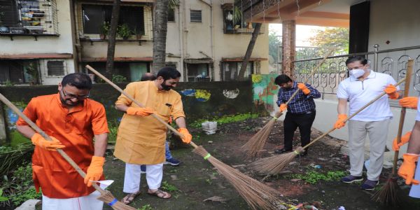 सांसद म्हस्के, विधायक केलकर, टीएमसी आयुक्त राव के साथ उतरे सफाई मुहिम में