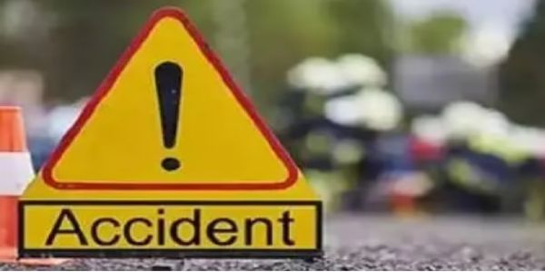 डंपर की चपेट में आने से दो लोगों मौत, एक अन्य घायल