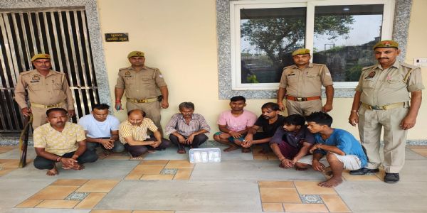 गंगापुर में पुलिस का छापा, सट्टे के अड्डे से आठ दबोचे, सरगना बेटों संग फरार