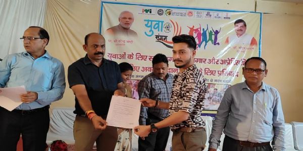 शिवपुरी : युवा संगम में निजी कंपनियों द्वारा 221 से अधिक युवाओं का चयन