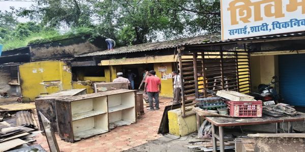 निगम ने धमतरी बस स्टैंड में अतिरिक्त कब्जा हटाया
