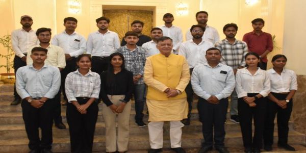 छात्र-छात्राओं के दल ने किया विधानसभा का भ्रमण