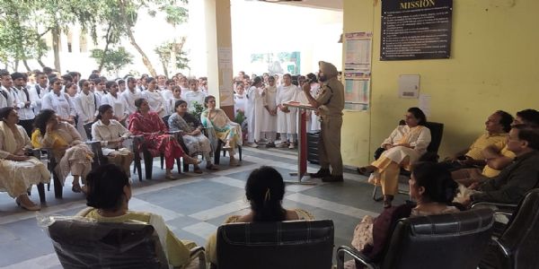 सरकारी डिग्री कॉलेज के विद्यार्थियों को ट्रैफिक नियमों के प्रति किया गया जागरूक