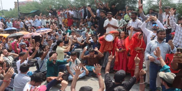 यूकेएसएसएससी पेपर लीक को लेकर गुस्से में युवा, दून समेत जिलों में भी प्रदर्शन, कांग्रेस ने दिया समर्थन