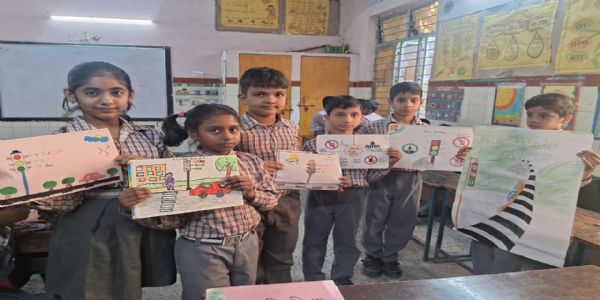 छात्रों ने लिया यातायात नियमों के पालन का संकल्प