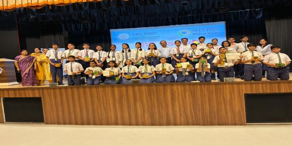 जेवीएम श्यामली के छात्र-छात्राओं ने किया भावपूर्ण कविता पाठ