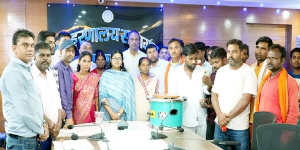 माटीकला विद्युत चाक वितरण से आत्मनिर्भर होंगे शिल्पकार : उपायुक्त