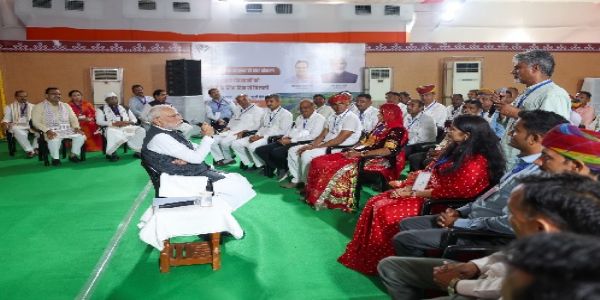 प्रधानमंत्री नरेन्द्र मोदी ने पीएम कुसुम योजना के लाभार्थियों से किया संवाद