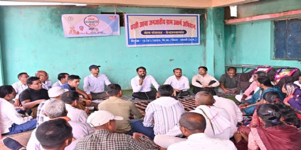 ग्रामीणों के जीवन स्तर में सुधार लाने योजनाओं का हो बेहतर क्रियान्वयन : कलेक्टर