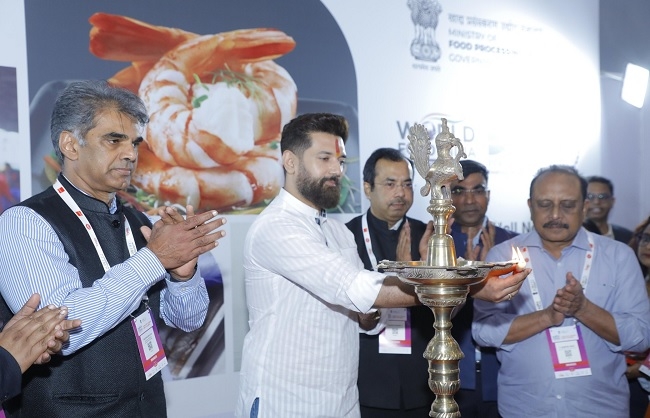 कार्यक्रम को संबोधित करते केंद्रीय खाद्य प्रसंस्करण उद्योग मंत्री चिराग पासवान
