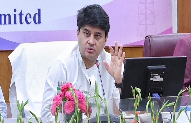 प्रेस कांफ्रेंस को संबोधित करते संचार मंत्री ज्योतिरादित्य सिंधिया
