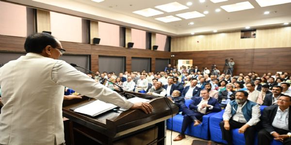 सम्मेलन को संबोधित करते हुए शिवराज सिंह चौहान
