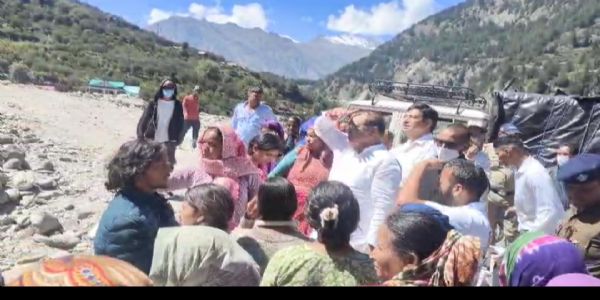 पीड़ितों को बरसाने का काम नहीं हुआ तो विधानसभा के कठघरे में करेंगे खड़ा : आर्य