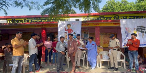 राजगढ़ःमैं हूं अभिमन्यु अभियान के तहत छात्र-छात्राओं को दी समझाइश